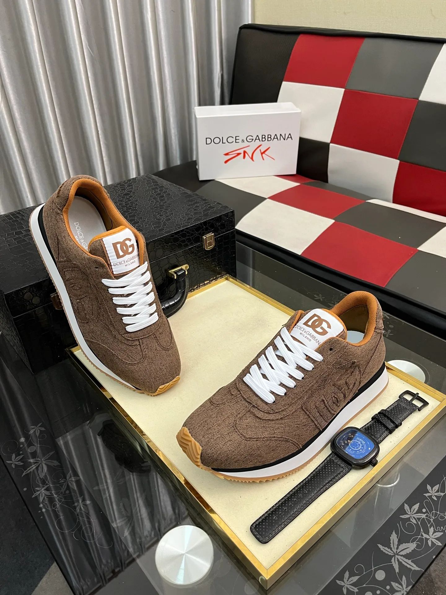 Men's shoes 💰458⌚️⌚️DG's latest popular casual shoes 🔥🔥, the tongue has the brand's iconic details, and the combination of silk cowhide and cow suede enhances the style. Fashionable and versatile, it can complement any look. Create an exquisite design with unique dynamic vitality and modern atmosphere, showing modern elegance. Size: 36-464️⃣colors available